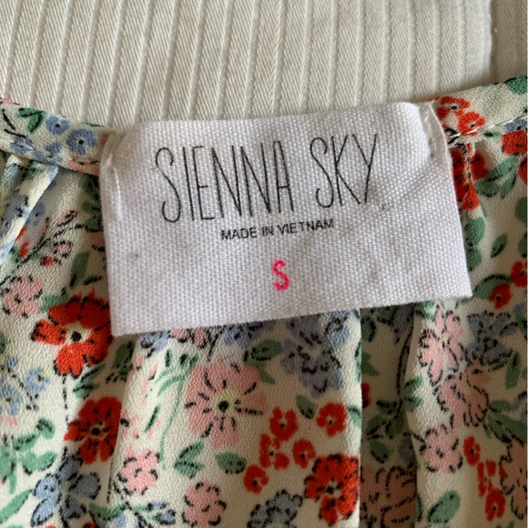 Flowery summer dress - Picture 4 of 5